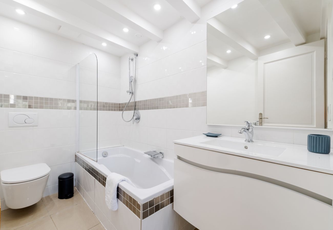 Villa in Cannes - La Valentine By Terry's Homes - Centre