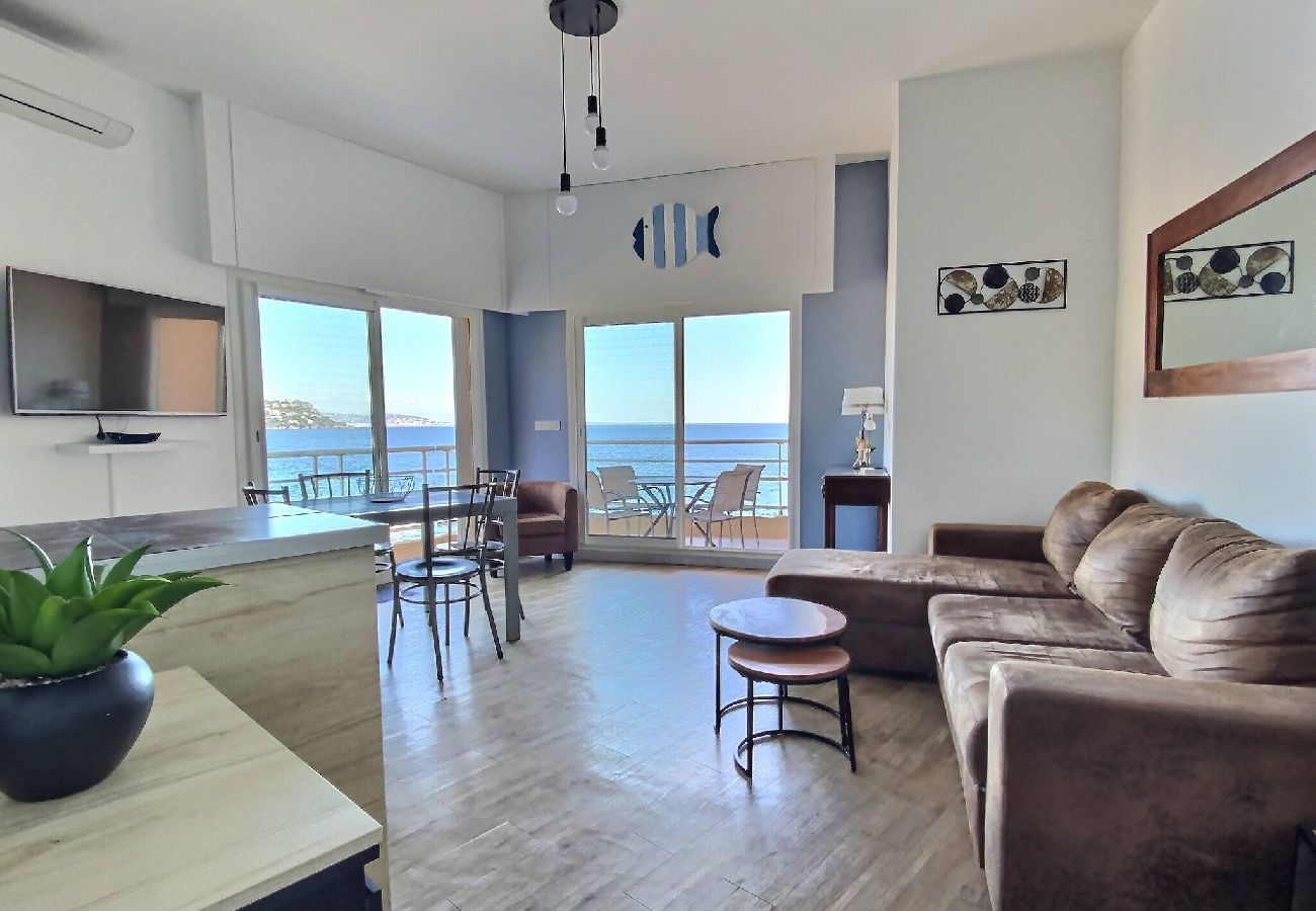 Appartement Cannes vue mer, pieds dans l'eau, piscine