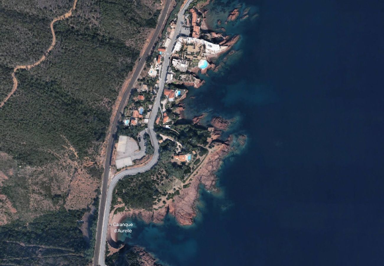 Appartement vue mer, pieds dans l'eau, piscine