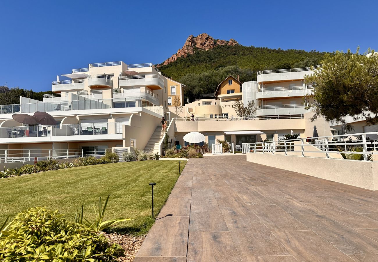 Appartement Cannes vue mer, pieds dans l'eau, piscine