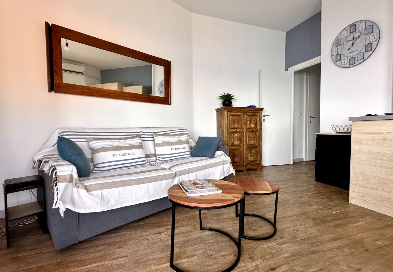 Appartement Cannes vue mer, pieds dans l'eau, piscine