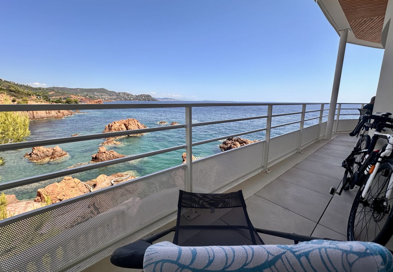 Appartement Cannes vue mer, pieds dans l'eau, piscine