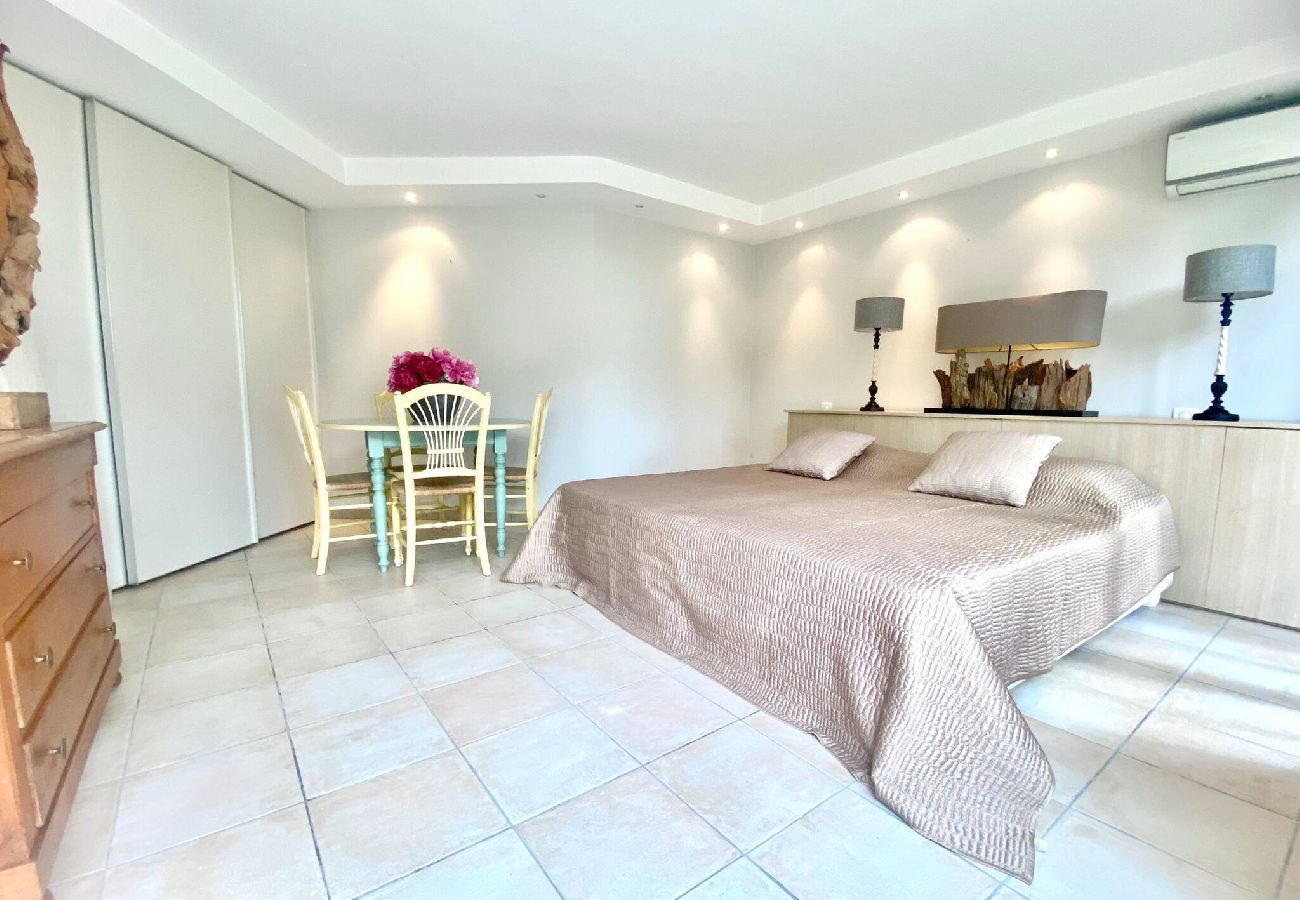 Location villa proche centre-ville de Cannes avec piscine