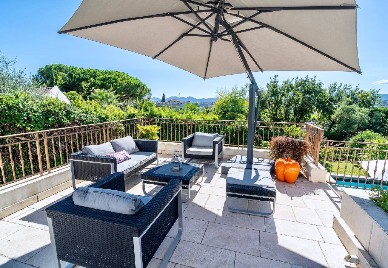 Location villa proche centre-ville de Cannes avec piscine