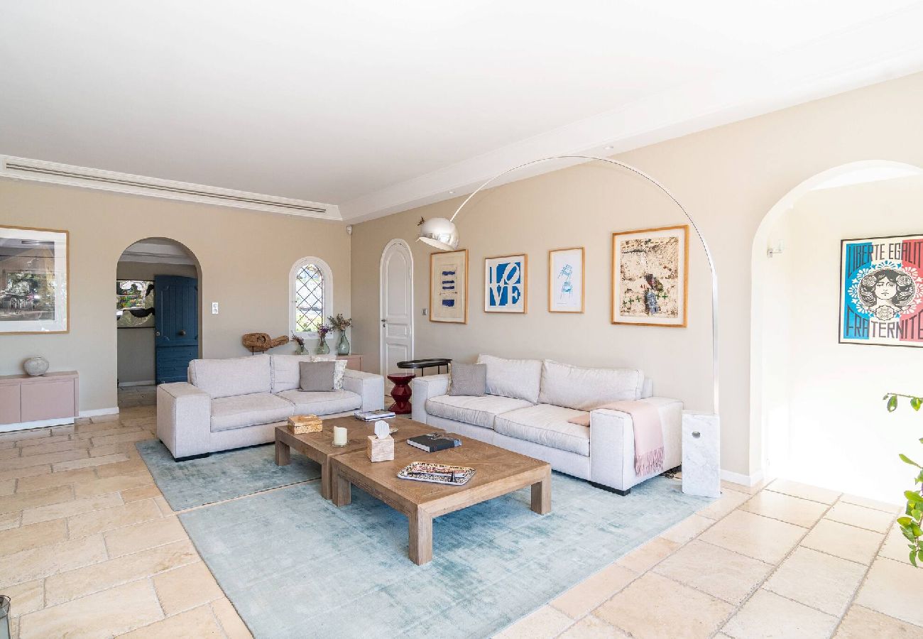 Location villa proche centre-ville de Cannes avec piscine