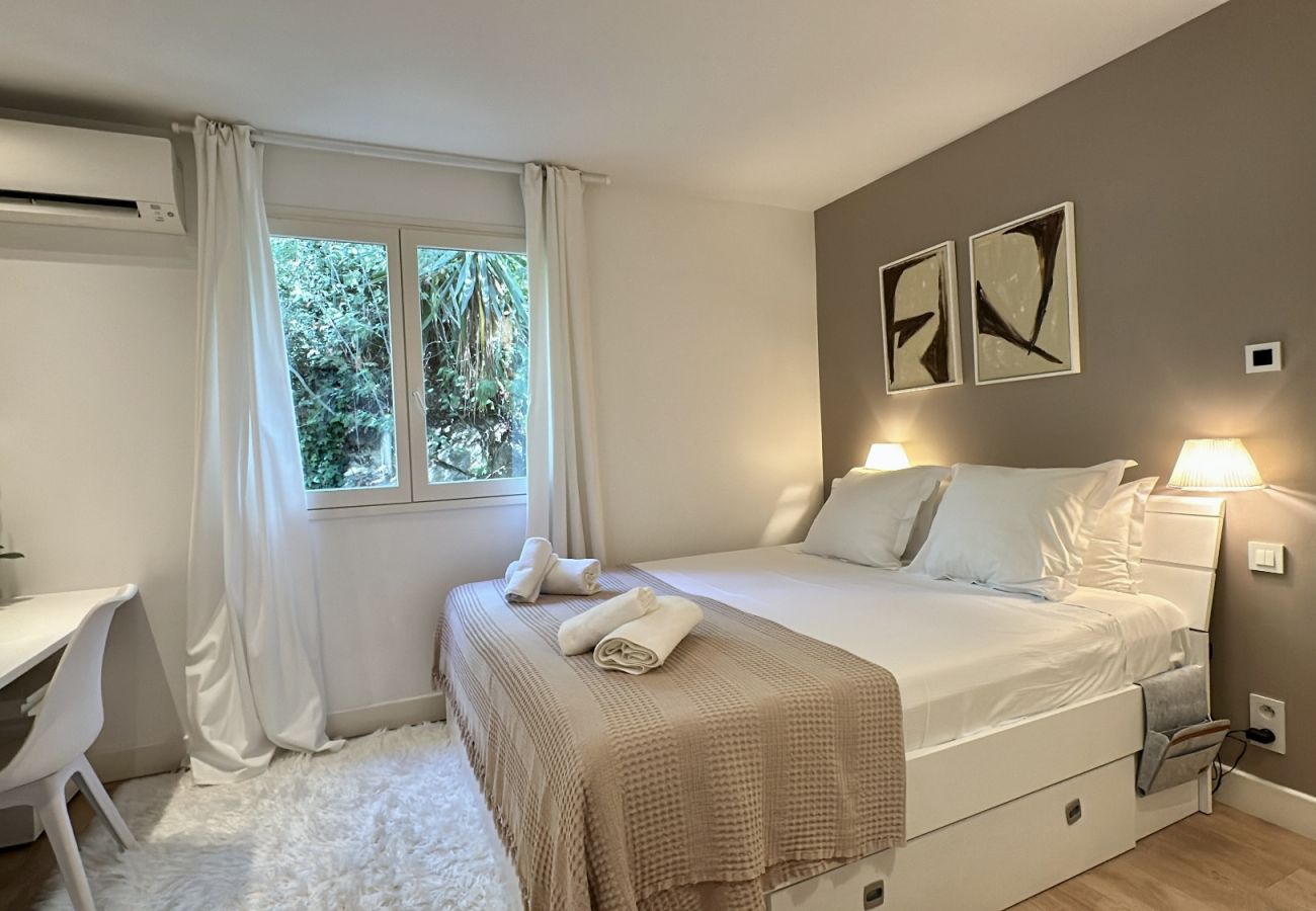 Villa vue mer proche centre-ville de Cannes avec piscine