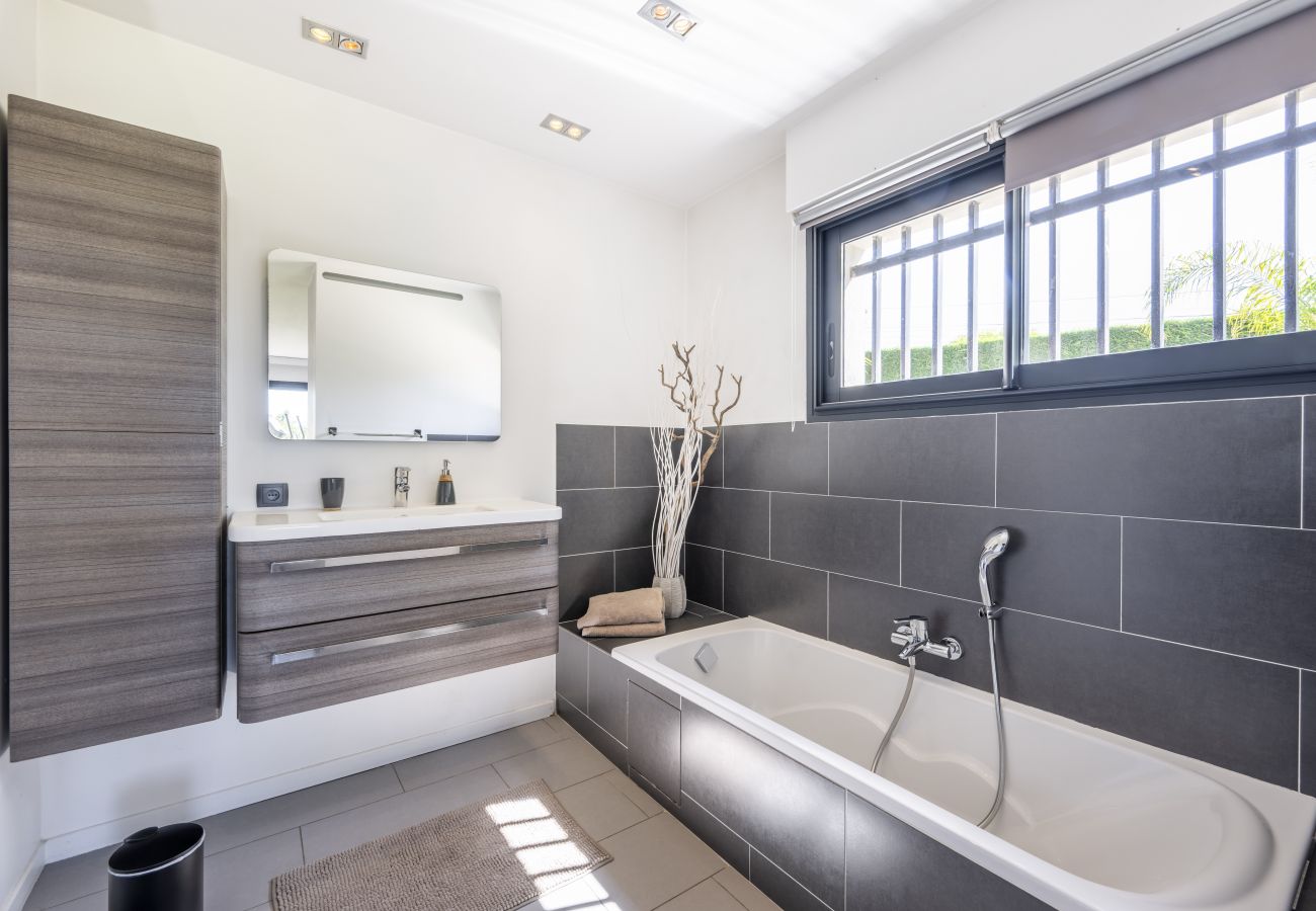 Villa à Mougins - VILLA MAGALY By  Terry's Homes